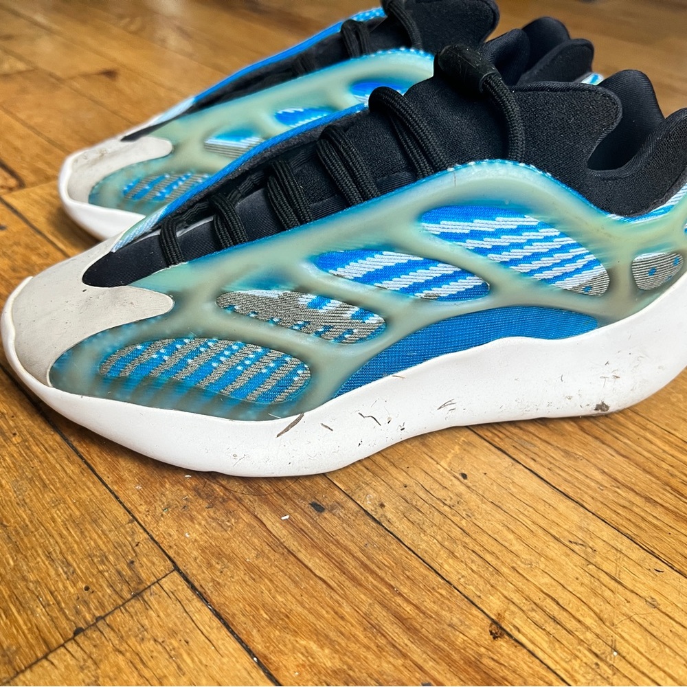 Yeezy 700 v3 Arzareth